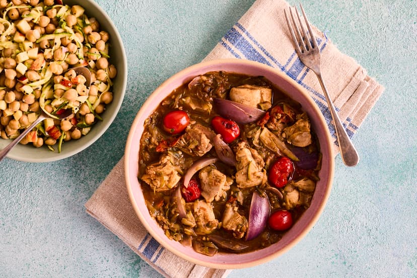 A hearty, aromatic curry… with a twist! Inspired by the Indian chickpea-based dish, chana masala, this recipe adds tasty chicken thighs to the mix, along with onions, tomatoes and grated courgette. And if you’re wondering where the chickpeas have gone, they’re pepped up with garlic, ginger, nigella seeds and lime zest and sprinkled on top with diced sweet apple.