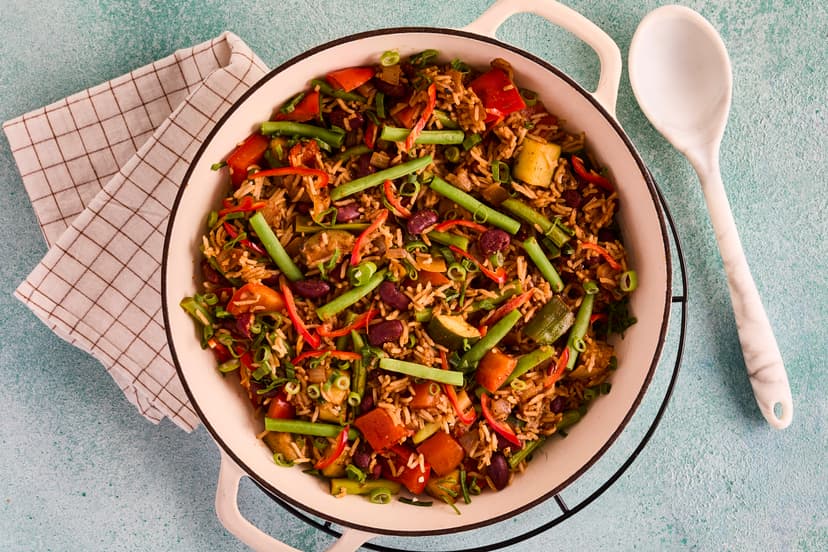 This joyous jumble is crammed with Cajun deliciousness and lots of Free Food, including red pepper, courgette and red kidney beans, while green-spiked basmati rice provides the filling power. The contrast of flavours and textures combined with a gentle heat means every mouthful is like a lucky dip of delight.