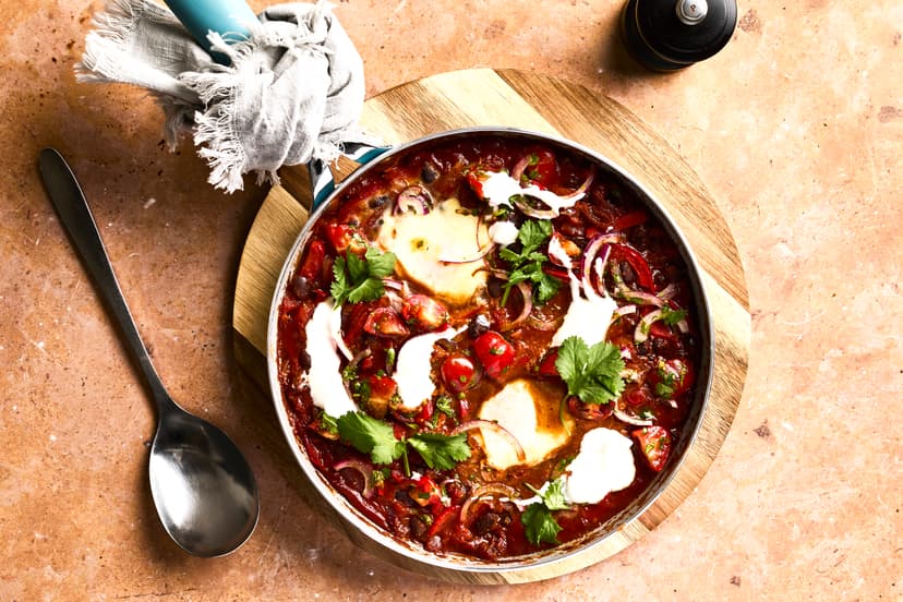 This’ll put the ‘buenos’ into your ‘dias’! Simple, yet seriously satisfying, our lightened-up take on Mexican ‘ranch eggs’ features a spicy, garlicky tomato, red onion and red pepper sauce, filling black beans and perfectly poached eggs. Dollops of Greek-style yogurt balance out the gently warming heat.