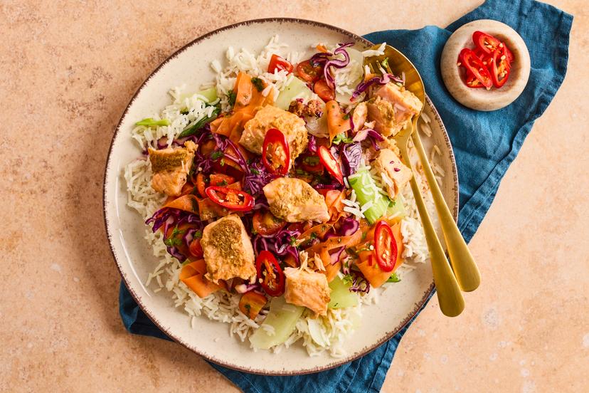 The punchy dressing – featuring chilli, grated ginger, lime zest and juice plus tangy tamari sauce – is pure heaven. It works particularly well with salmon, cutting through its rich flavour like a dream. A red cabbage, carrot and tomato salad gives the dish texture, while the pak choi-packed rice fills you up beautifully.