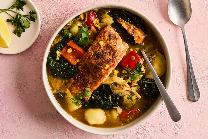 Soul food meets bowl food. This chunky broth is flavoured with Southern-style spices, packed with red pepper, leek and blackened corn, lifted by lemon and topped with whole fillets of seared salmon. It’s fixin’ to be our finest fish supper yet!