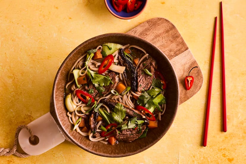 Slurpy noodle joy ahoy! With stir-fried strips of steak, mushrooms, pak choi, spring onions and rice noodles, all in a spicy chilli, garlic, ginger and miso broth, it’s a heavenly, wholesome bowlsome.