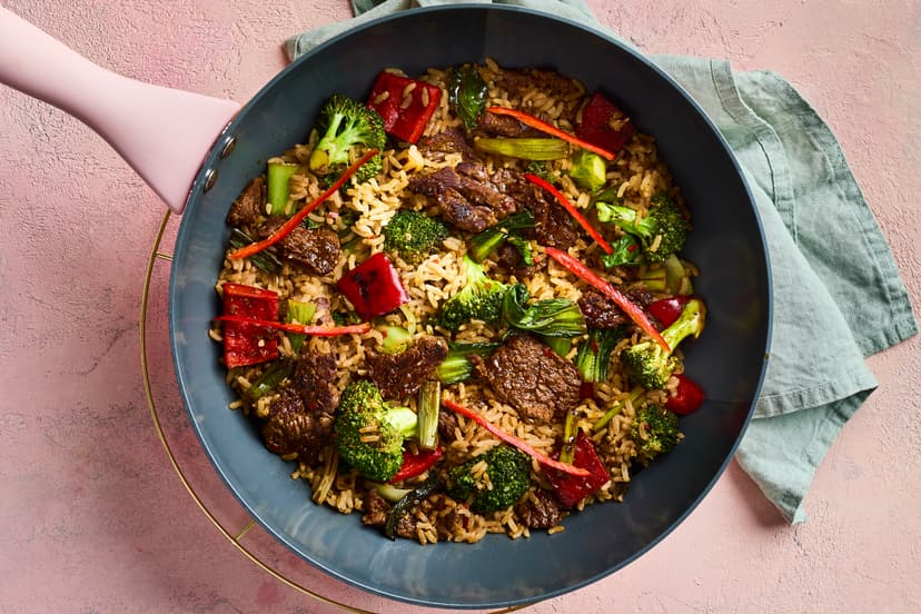 This’ll cause a stir at the dinner table! Juicy strips of steak, crunchy pak choi, broccoli, red pepper and spring onions, sizzled together and stirred through filling brown rice. The star of the show is the deeply savoury teriyaki sauce, which transforms a simple stir-fry into something sensational.
