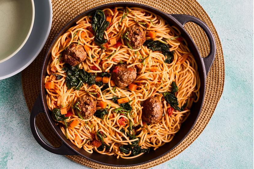 Itʼs a classic for a reason, with tasty beef meatballs, a garlicky tomato and basil sauce and a hearty helping of pasta.