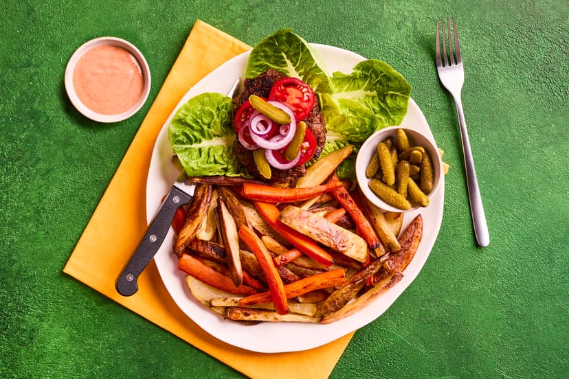 Flippin’ tasty, succulent beef patties, loaded with sliced tomato, red onion rings and baby gherkins and served with potato and carrot fries and a smoky, tangy sauce? It’s definitely pickling our fancy! Un-burg-lieveably tasty.