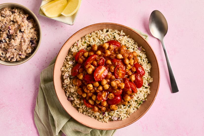 Our bespoke baharat spice mix brings the authentic flavours of the souk to this heart-warming dish – starring chickpeas in a smoky tomato sauce, served with babaganoush, a rich and creamy aubergine dip, herb-spiked rice and a zingy hit of lemon.