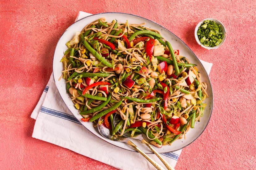 There are so many flavours and textures in this rainbow salad your taste buds won’t know what’s hit them. Protein-packed butter beans, red pepper, sweetcorn, spring onion, lettuce, green beans and nectarines – not to mention oodles of noodles and zingy Chinese spices. Just wow!