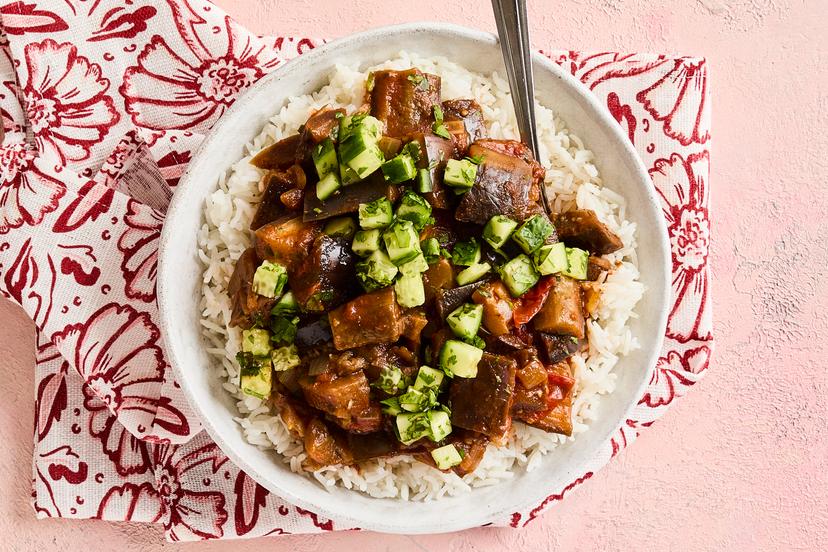 Aubergines are full of fibre, and fabulous for absorbing flavour – which makes them the perfect centrepiece for this curry. They’re cooked in a tomatoey sauce with ginger, garlic and curry spices, served with fluffy rice and a zippy little cucumber and coriander salad.