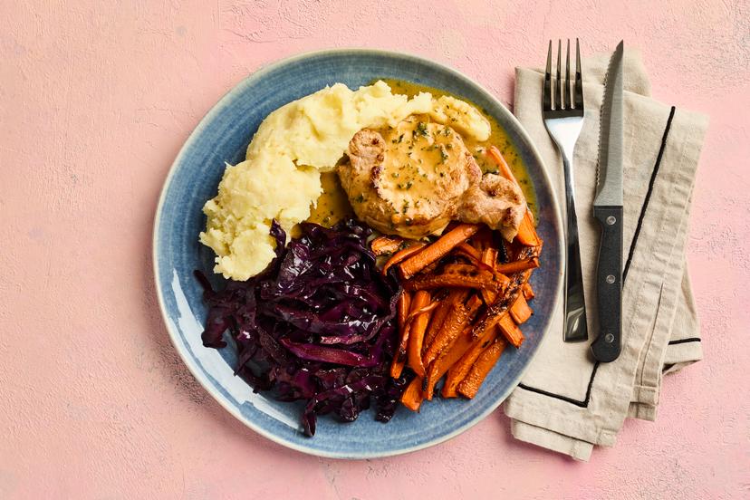 This has got Sunday dinner written all over it! Tender pork loin medallions are pan-fried and served with creamy parsnip mash, roasted carrots and braised red cabbage – all drizzled with a savoury garlic and thyme gravy. Just one word – delish!