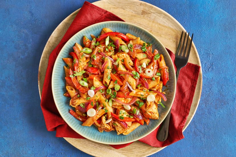 It’s a Mexican/Italian love-in! All the ingredients of classic fajitas – chicken, red pepper and onions sizzled in tomato sauce with our special Mexican spice blend – are stirred into pasta tubes for extra filling power. A sprinkling of coriander is the finishing touch.