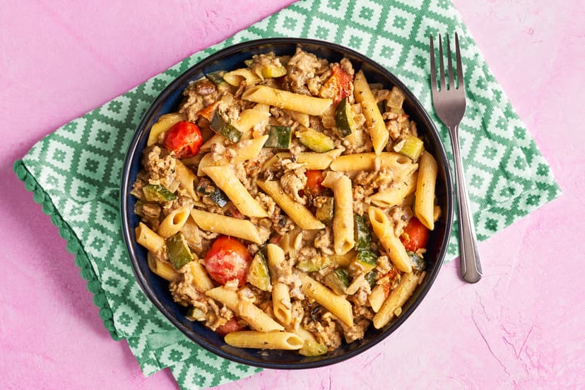 Ready for pastas new? You’ve come to the right place! This ragu rings the changes, combining tasty pork mince with sautéed courgette, onion and tomato, pasta and a garlic, thyme and porcini mushroom-infused sauce that’s given a lovely lift with lemon zest.