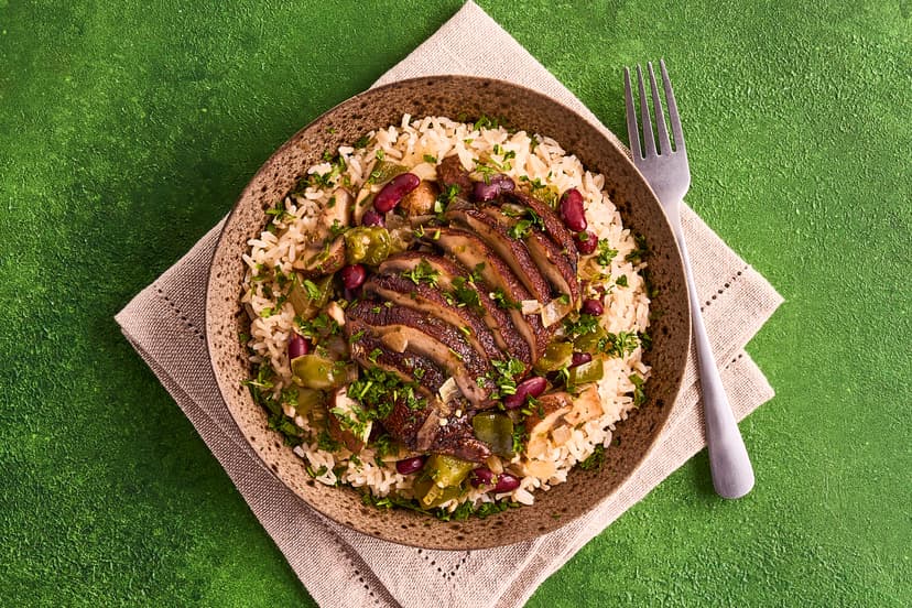 It might be a doddle to make, but this Caribbean-inspired stew isn’t one to snooze under a palm tree… it’s here to party! Flavoured with Cajun spice, chilli, zesty lemon and thyme, packed with chestnut and portobello mushrooms, pepper and kidney beans, and served over basmati rice, it’s hot, hearty and heavenly.