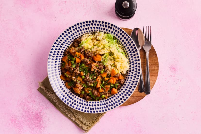 Lean beef mince, studded with carrots and onion and flavoured with garlic, herbs and good ol’ Henderson’s Relish. You plate it up with a creamy combo of savoy cabbage and mash, then sprinkle on some parsley. If this doesn’t bring on the warm and fuzzies, nothing will!