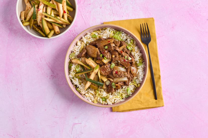 Meet our take on bulgogi – thinly sliced steak, stir-fried with spring onions, ginger, garlic and our bespoke Free gochujang paste (the only one of its kind!). On the side? A spicy cucumber and pear salad and cabbage-packed basmati rice. Pleased to eat you indeed.