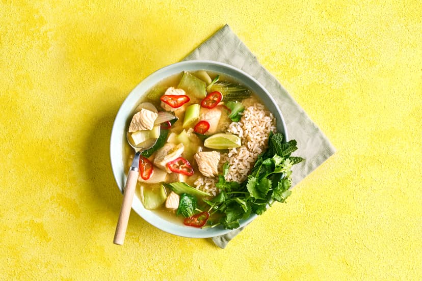 Beep, beep! Prepare to be transported to the bustling streets of Hanoi by our fragrant and fabulous rice bowl! Satisfying brown rice, sizzled turkey breast chunks and stir-fried veg are enveloped in a tangy tamari broth. Scatter over fresh coriander, mint, chilli and zesty lime and get ready to tuk-tuk in…
