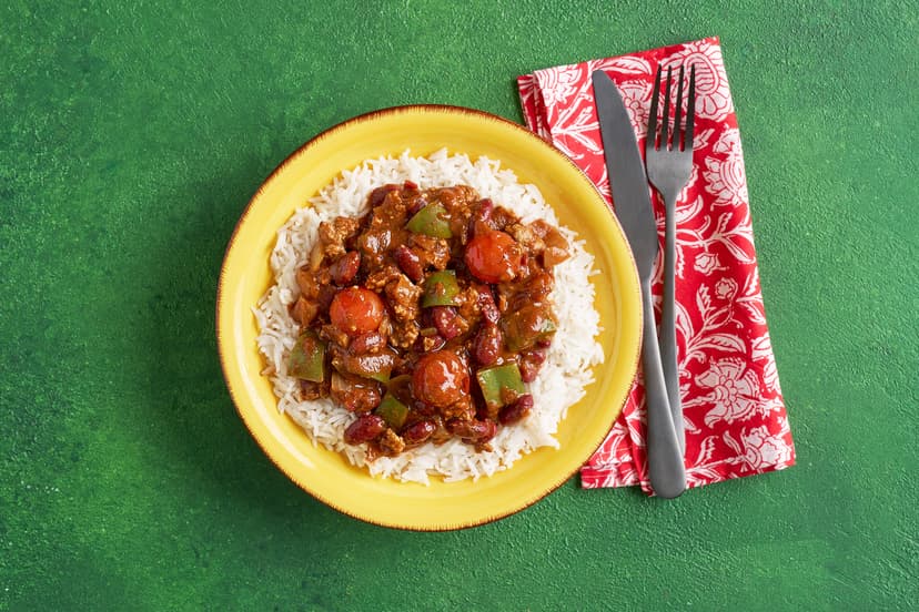 When Caribbean cravings come a calling, this warming dish takes you there! Pork mince, onion, baby tomatoes and green pepper are sprinkled with jerk seasoning and bubbled with red kidney beans and passata till it’s all temptingly thick and saucy. Spoon it onto basmati rice and tuck in just 20 minutes later.
