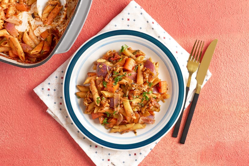 This ‘bung it in’ beauty is packed with carrot, leek, red onion and baby tomatoes, all tossed in our ready-made garlic, basil & parsley paste. Simply add some passata, lentils, pasta and basil-infused stock and let your oven do its thing. Now that’s one fine tray!
