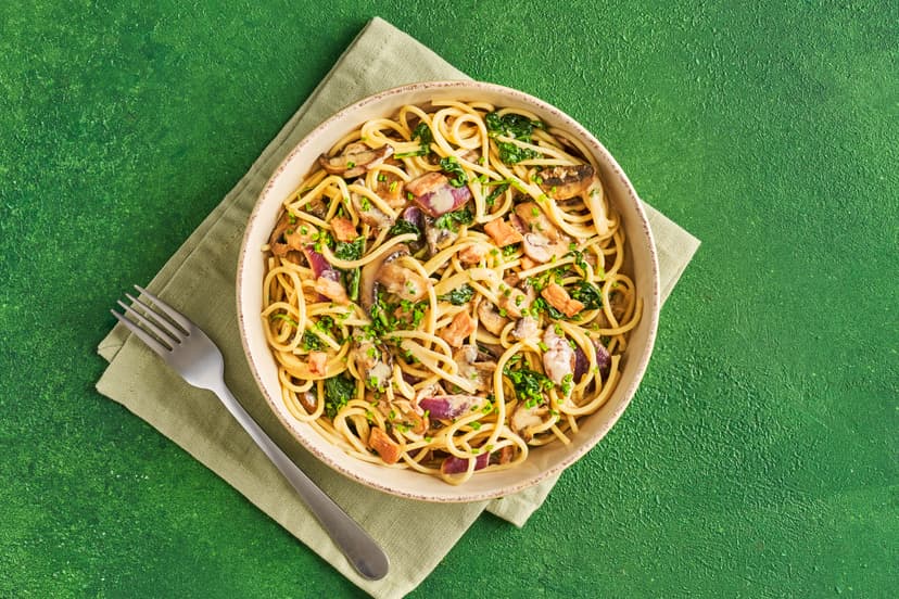 Our most savoury sauce yet has landed… Caramelised onions and mushrooms are sizzled with bacon and garlic, then simmered in a silky miso and Marmite sauce. Spinach and chives add a flash of green, and satisfying spaghetti soaks up all those stunning flavours. Prepare to love it!