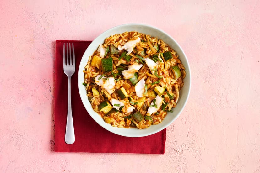 Tender flakes of cod, courgette, capers, fragrant fennel and a warming sprinkle of chilli flakes with orzo pasta in a bellissimo sun-dried tomato, garlic and parsley sauce. Full of big flavour, yet balanced to perfection, this delicious dish brings a ray of Italian sunshine to the greyest or chilliest of days.