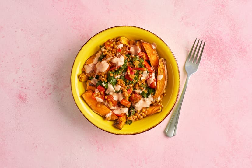 Fancy giving loaded fries an exotic twist! Roasted sweet potato wedges are topped with a saucy medley of lentils, onion, tomatoes, kale and red pepper spiced with warming harissa, garlic and cumin. A drizzle of spiced yogurt seals the flavoursome deal.