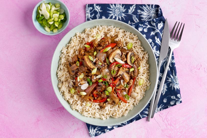 Fancy a fakeaway? With golden pork mince, juicy mushrooms, red pepper and a rich oyster sauce, this stir-fry is deeply savoury and straight-up delicious. Spoon over hearty brown rice for maximum satisfaction.