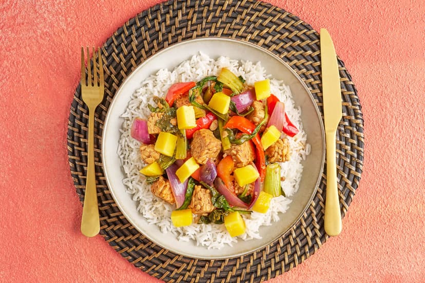 Do lead us into tempeh-tation! The plant-based protein soaks up our hot and sour chipotle chilli and balsamic glaze like a dream. Stir-fried with pak choi, red pepper, spinach and spring onions, topped with sweet mango and served on fluffy rice, it’s colourful, complex – and utterly irresistible.