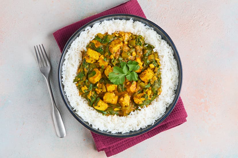 Not too sure what this is? Allow us to un-palak it for you! Palak paneer is a delicious spinach and tomato curry, and in this plant-powered version, tempeh and green pepper are a perfect swap for the more traditionally used cheese, especially as tempeh soaks up all the fragrant flavours like a dream. Spoon it over fluffy rice and settle in for a taste of paradise.
