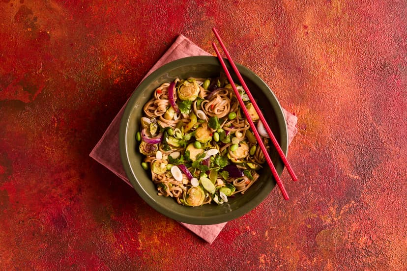 Sleigh what?! That’s right, we’ve given the popular Thai dish a distinctly seasonal spin and teamed Brussels with green peppers, edamame beans and oodles of noodles in our fragrant stir-fry. We think it’s sprout of this world.