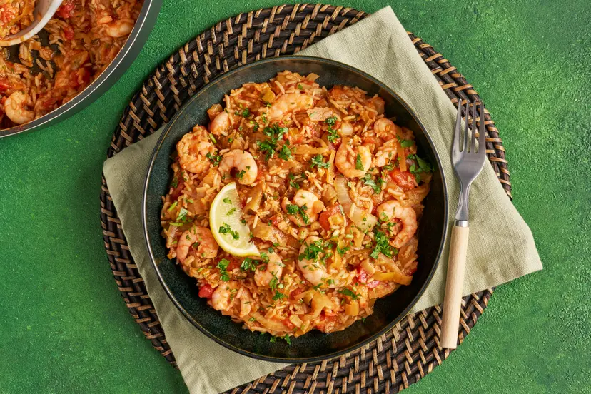 If you’re in the market for maximum flavour, minimal washing-up, read on... This filling feast features sautéed fennel, prawns and basmati rice in a smoky, garlicky tomato sauce that’s lifted to tasty new heights with lemon zest and juice. Best of all, there’s only one frying pan to deal with afterwards!