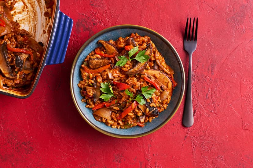 We love an all-in-one, and this hearty traybaked risotto is a true treat! Onion, pepper and chestnut mushrooms are lightly roasted, then stirred through with plump arborio rice, portobello mushrooms and a lip-smackingly smoky stock. A second blast in the oven and boom – a filling feast that's light on washing up!