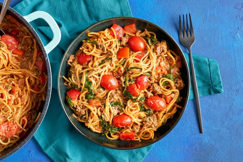 If you love food but not the sinkful of pots afterwards (anybody?!), this one’s for you. Even the spaghetti’s cooked in the fragrant tomato sauce, along with beef mince, onion, red pepper, baby tomatoes and spinach. Drizzle in a little yogurt and that’s dinner done (and a dish mountain dodged).