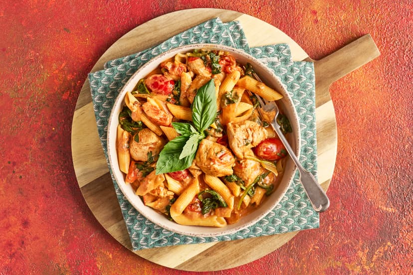 If you fell in love with Marry Me chicken, prepare to have your head turned! Diced chicken breast and baby spinach are simmered in a garlicky sun-dried tomato, basil and fennel-infused sauce, made silky with Greek-style yogurt. Stirred together with plenty of penne, it might just give you butterflies.