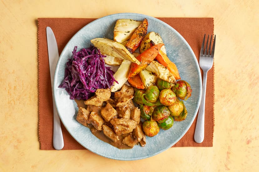 Forget chestnuts roasting on an open fire, we want tasty chick’n chunks simmering in a punchy herb, balsamic and sun-dried tomato-infused gravy! Served up with roasted spuds, ’snips and carrots sprinkled with thyme, Christmassy red cabbage and smoky paprika sprouts, THIS is how vegetarians do the Big Day.